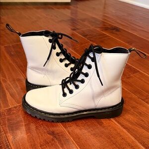 Dr. Martens 1469 Smooth Leather White and Black Lace-Up Boots in Size 7
